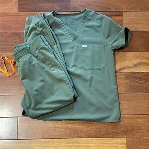 Figs Olive Scrub Ensemble